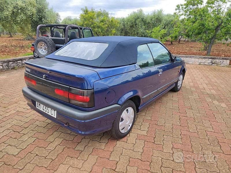 Usata Renault 19 93 CV (68 kW) 1995 Blu metallizzato Cabrio