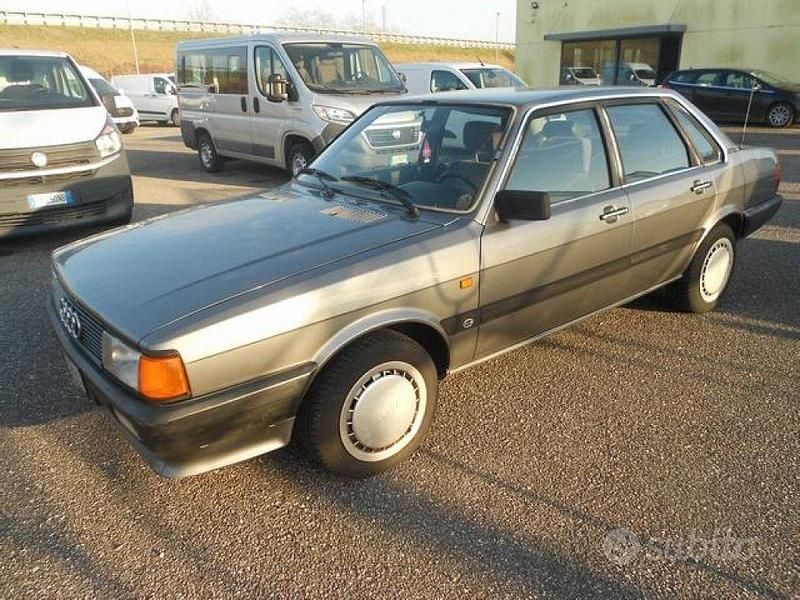 Usata Audi 80 87 CV (63 kW) 1985 Grigio metallizzato Berlina