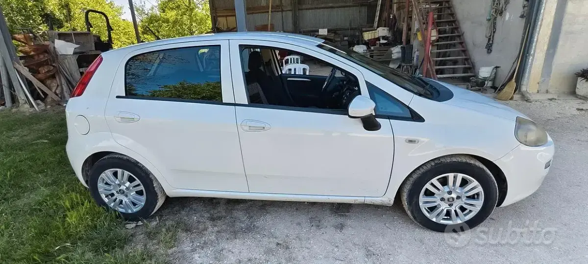 Usata Fiat Grande Punto 65 CV (47 kW) 2017 Bianco Utilitaria