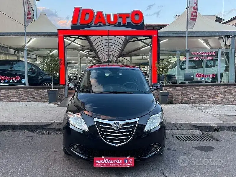 Usata Lancia Ypsilon Gold 95 CV (69 kW) 2017 Nero Utilitaria