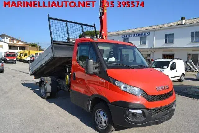 Usata Iveco Daily 126 CV (92 kW) 2016 Rosso Cabrio