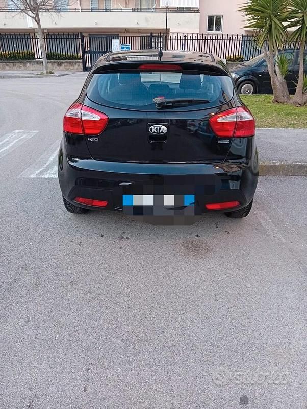 Usata Kia Rio 2013 Nero Berlina