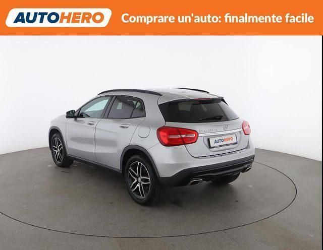 Usata Mercedes GLA200 135 CV (99 kW) 2016 Argento SUV