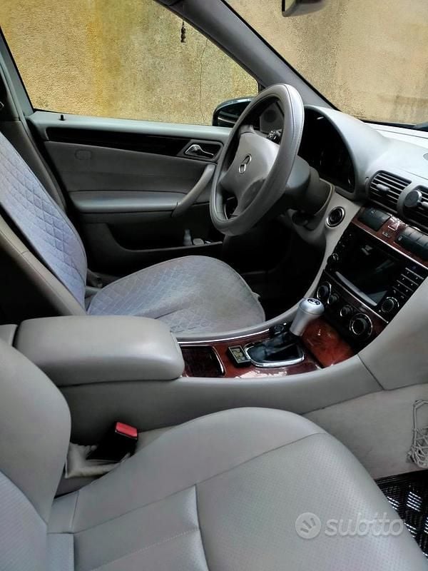 Usata Mercedes C220 150 CV (110 kW) 2007 Blu Station wagon