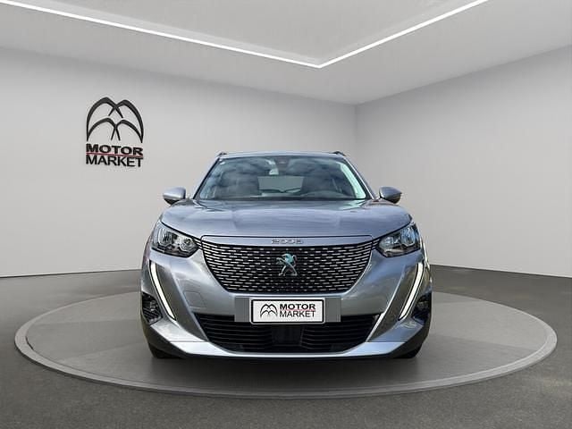 Usata Peugeot e-2008 Allure 100 kW (136 CV) 2021 Grigio / gray SUV
