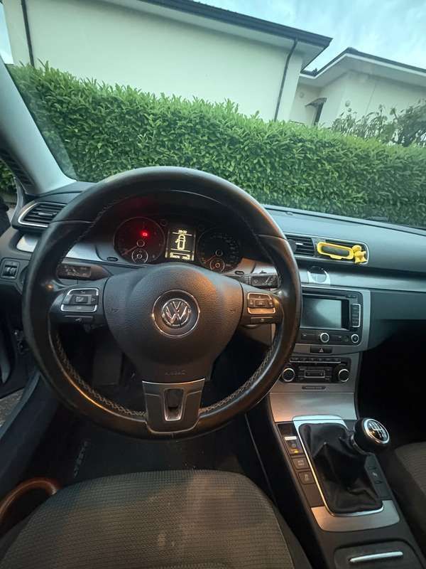 Argento Usata 2011 VW Passat Station wagon | 5300 € (Buon prezzo) - Immagine 1/4