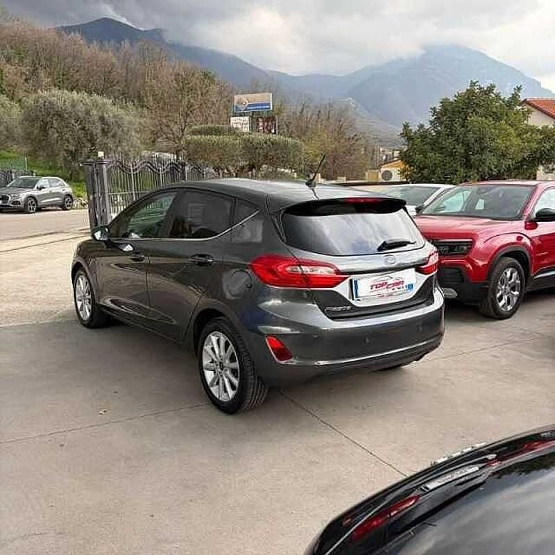 Usata Ford Fiesta Titanium 86 CV (63 kW) 2018 Grigio Utilitaria