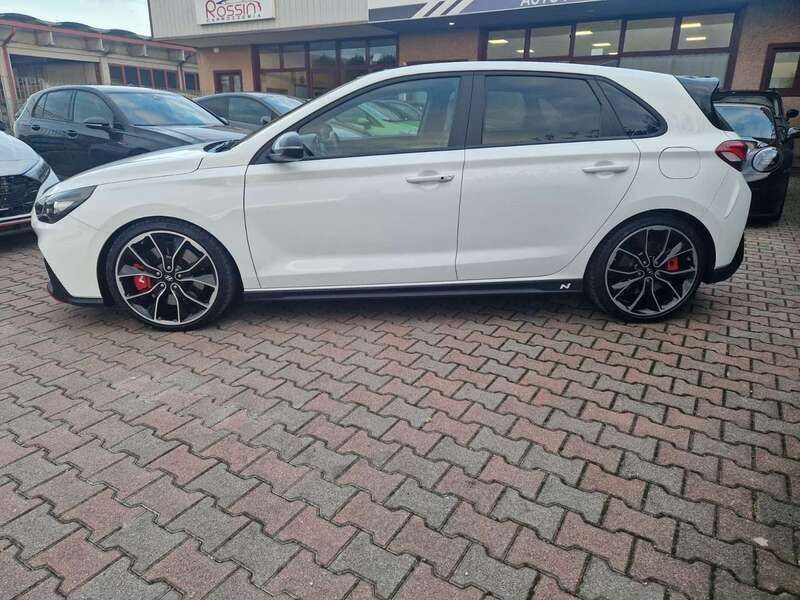 Begagnad Hyundai i30 N Performance 275 HK (202 kW) 2021 Vit Sedan