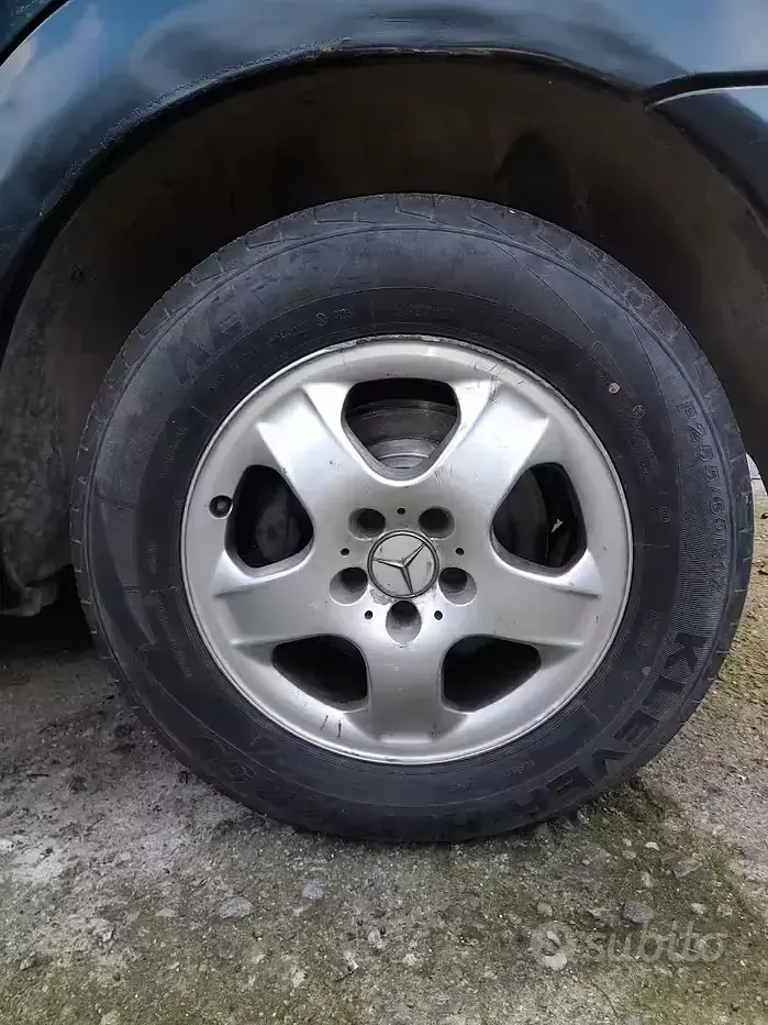 Usata Mercedes ML270 163 CV (119 kW) 2002 Blu SUV