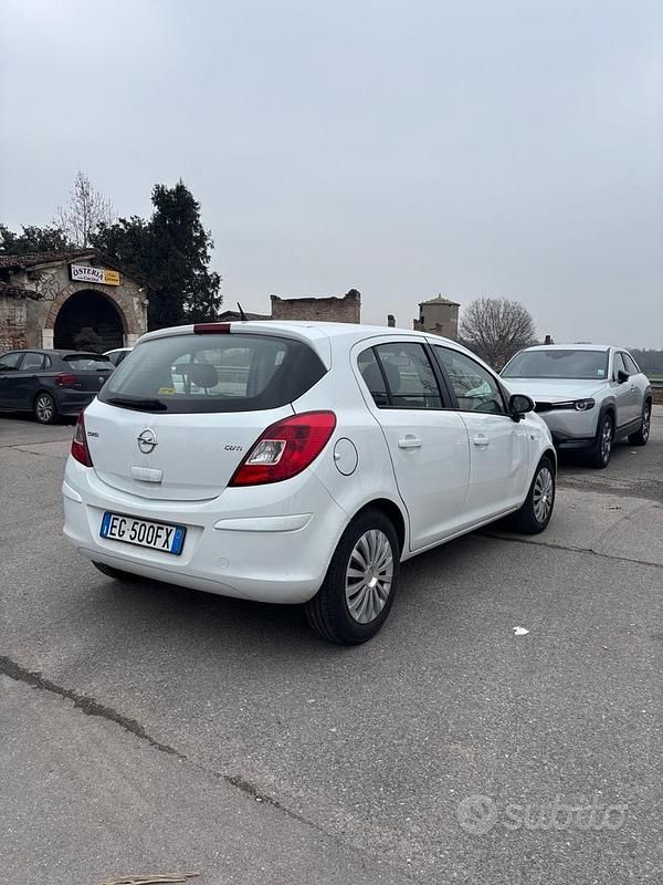 Usata Opel Corsa 2011 Bianco Utilitaria