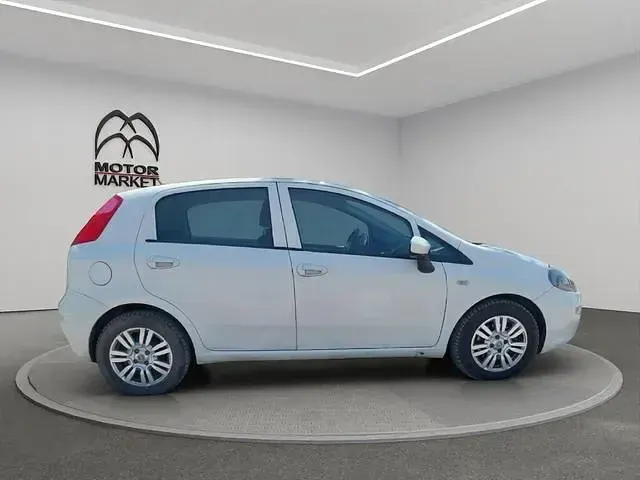 Usata Fiat Punto Lounge 95 CV (69 kW) 2017 Bianco Utilitaria