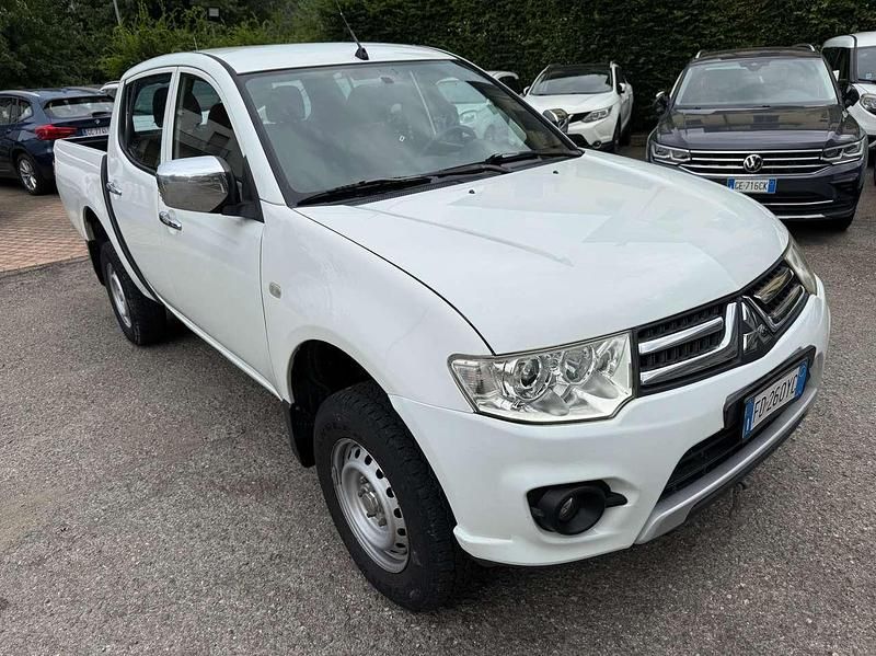 Usata Mitsubishi L200 Invite 136 CV (100 kW) 2016 Bianco Pick-up