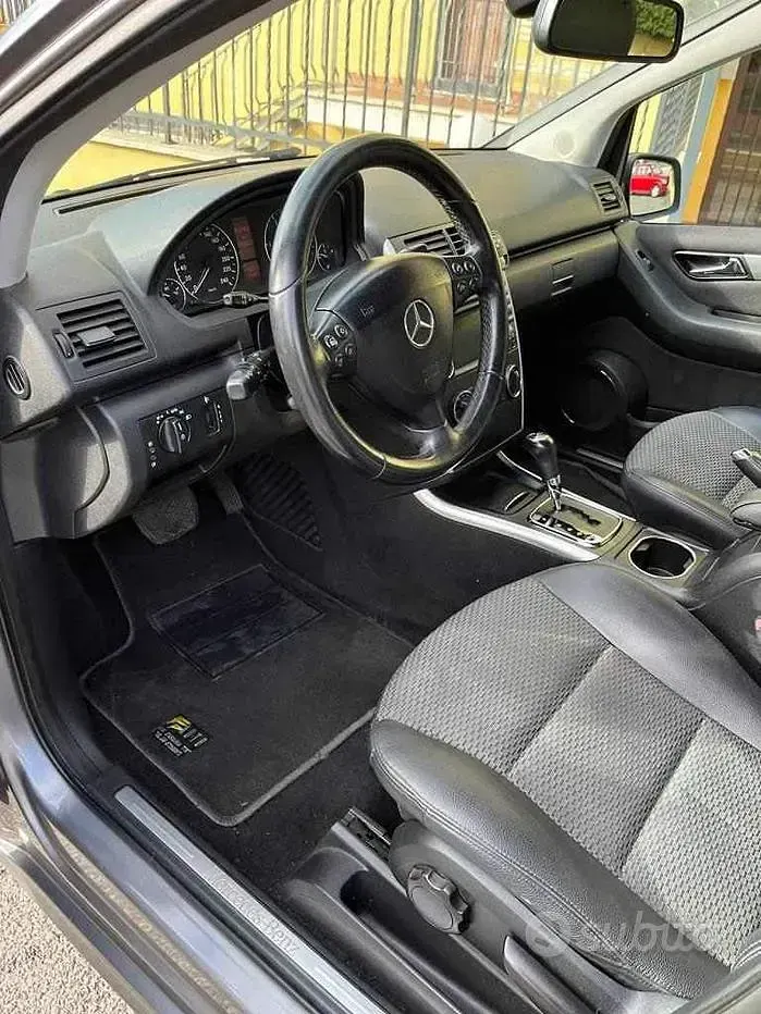 Usata Mercedes A180 109 CV (80 kW) 2010 Grigio Berlina