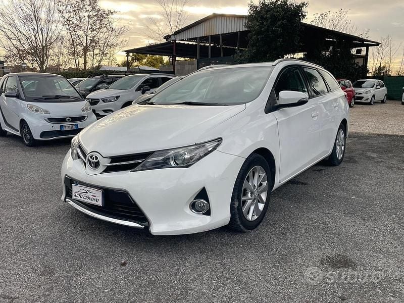 Usata Toyota Auris Touring Sports Lounge 90 CV (66 kW) 2014 Bianco Station wagon