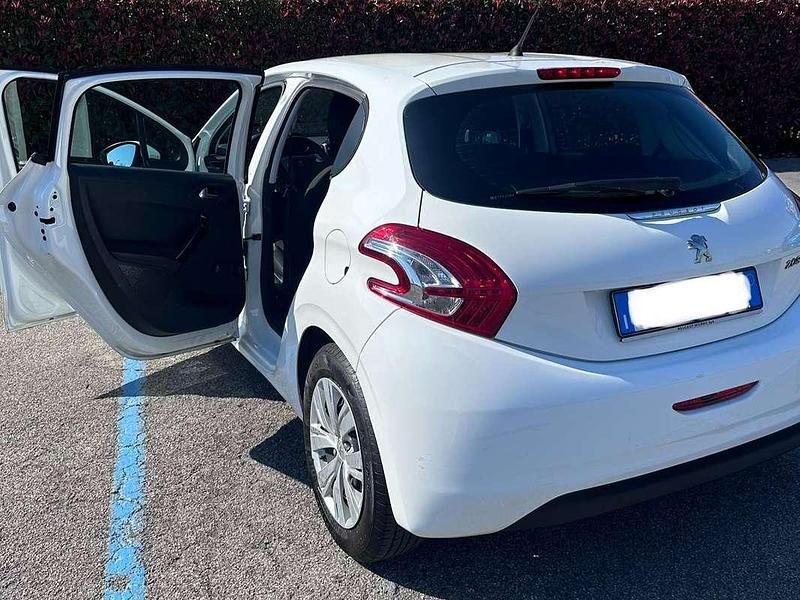 Usata Peugeot 208 Active 82 CV (60 kW) 2014 Bianco Utilitaria
