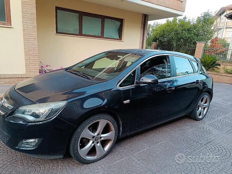 Usata Opel Astra Cosmo 180 CV (132 kW) 2010 Nero Berlina