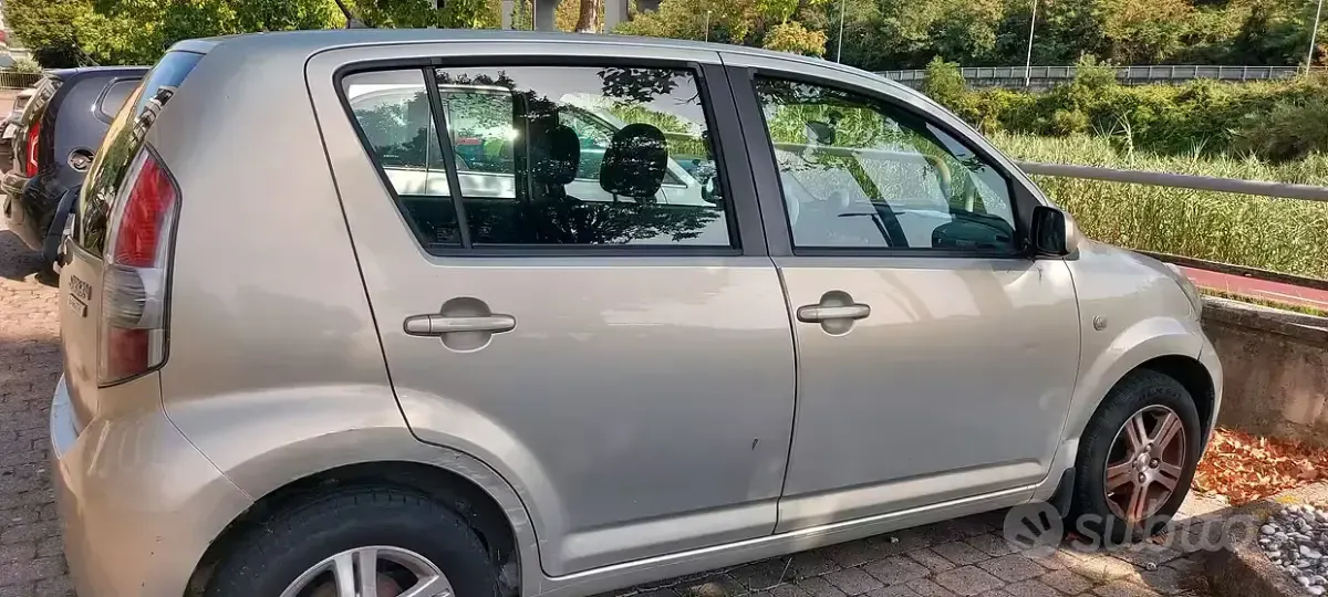 Usata Daihatsu Sirion 87 CV (63 kW) 2005 Utilitaria