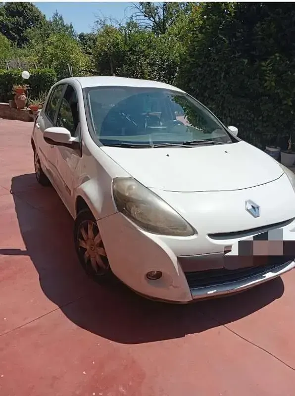 Usata Renault Clio III 75 CV (55 kW) 2012 Bianco Berlina