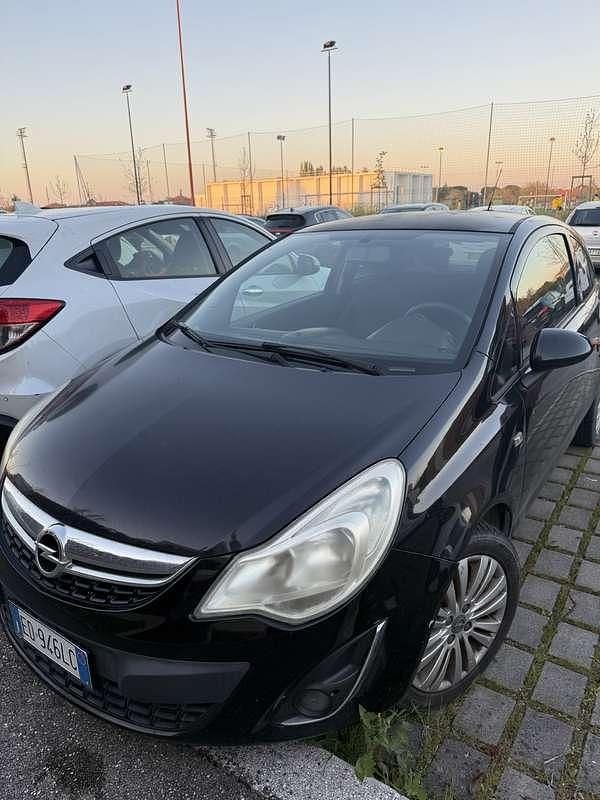 Usata Opel Corsa Edition 75 CV (55 kW) 2011 Utilitaria