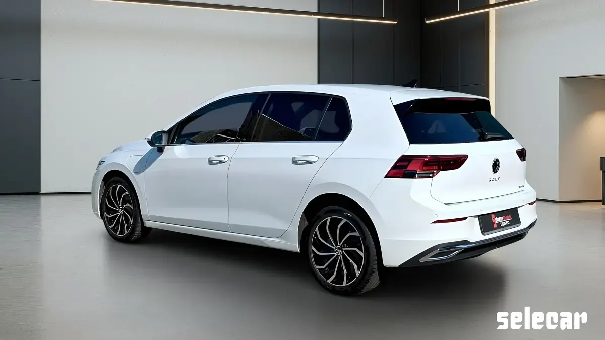 Usata VW Golf VIII Style 204 CV (150 kW) 2022 0q pure white Berlina