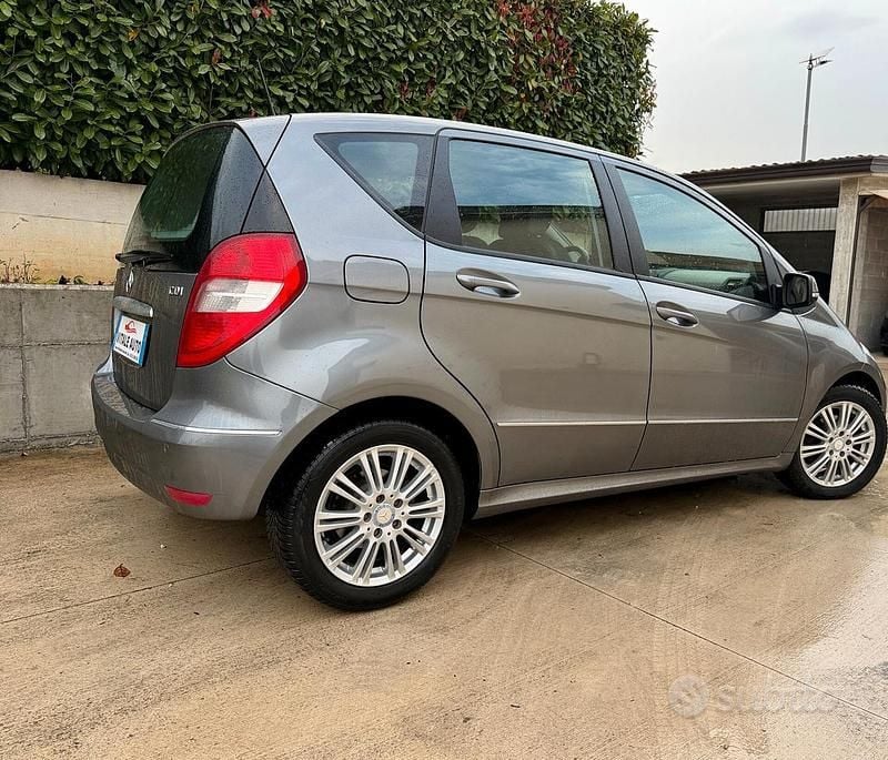 Usata Mercedes A180 Edition 108 CV (79 kW) 2010 Grigio Berlina