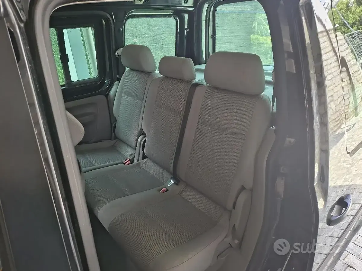 Usata VW Caddy 75 CV (55 kW) 2005 Nero Monovolume