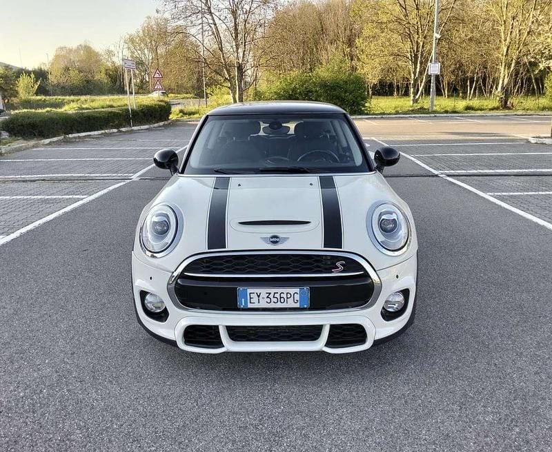 Usata Mini Cooper D 116 CV (85 kW) 2015 Beige Utilitaria