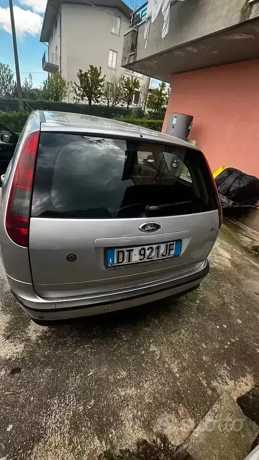 Usata Ford Focus 90 CV (66 kW) 2007 Grigio Station wagon