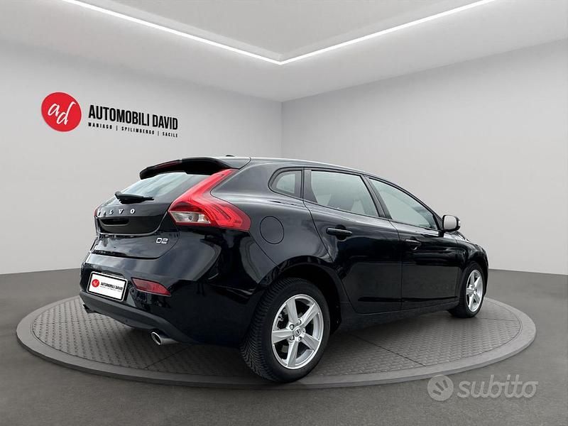 Usado Volvo V40 Business Edition 120 CV (88 kW) 2018 Negro Berlina
