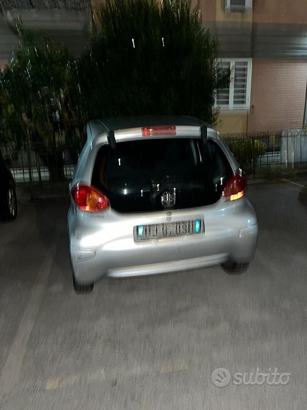 Usata Toyota Aygo 68 CV (50 kW) 2008 Grigio Utilitaria