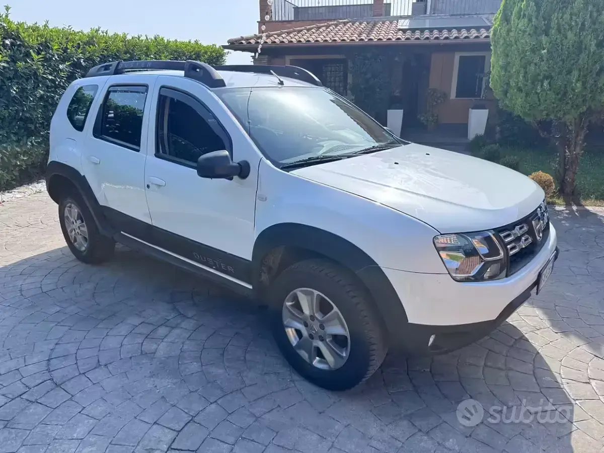 Usata Dacia Duster Lauréate 101 CV (74 kW) 2015 Bianco SUV