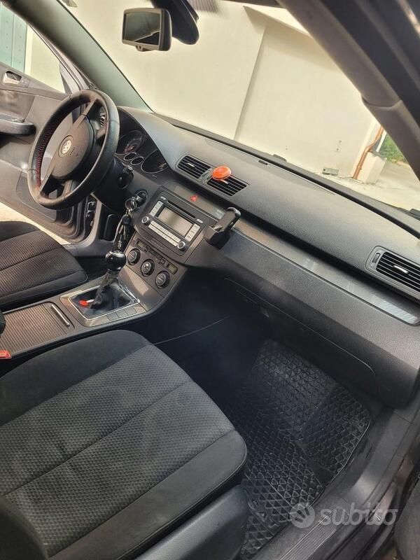 Usata VW Passat 105 CV (77 kW) 2006 Marrone Berlina