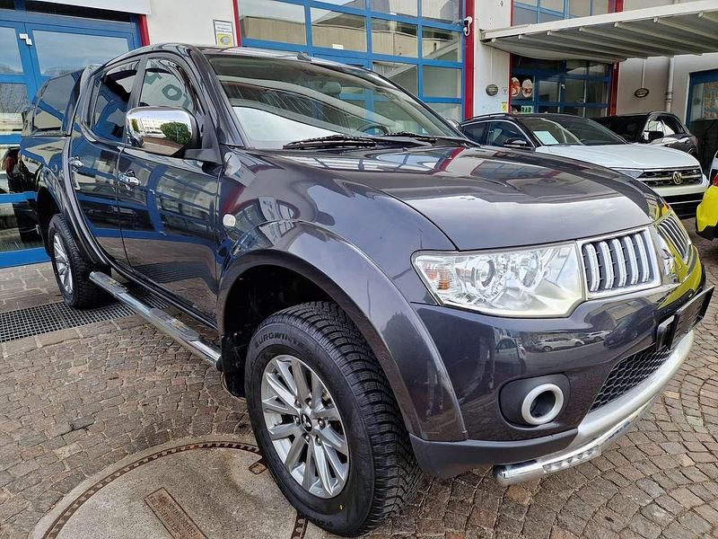 Usata Mitsubishi L200 Intense 178 CV (130 kW) 2011 Cosmos grau metallic Pick-up