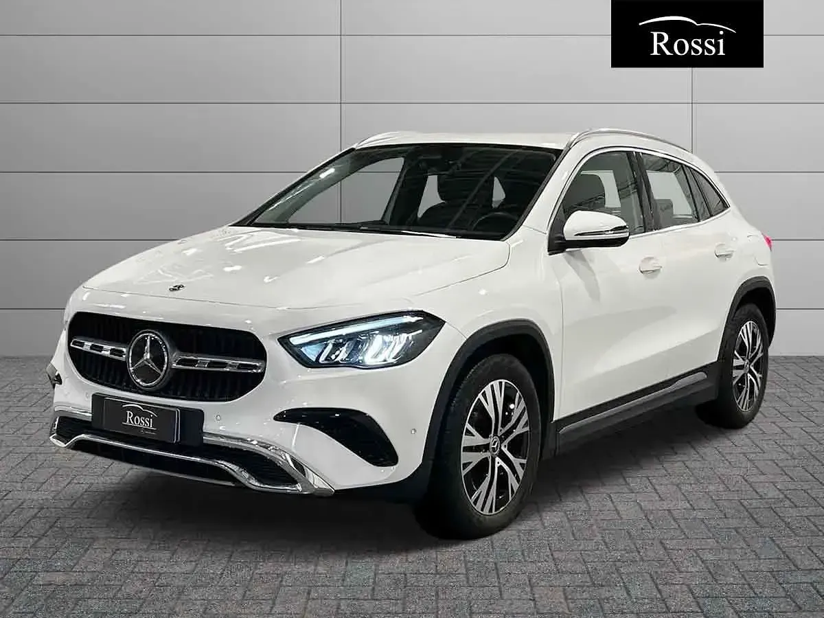 Usata Mercedes GLA180 Advanced 116 CV (85 kW) 2024 Grigio montagna SUV