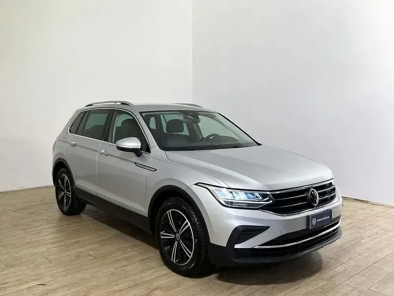 Usata VW Tiguan Life 122 CV (89 kW) 2022 Reflex silver SUV