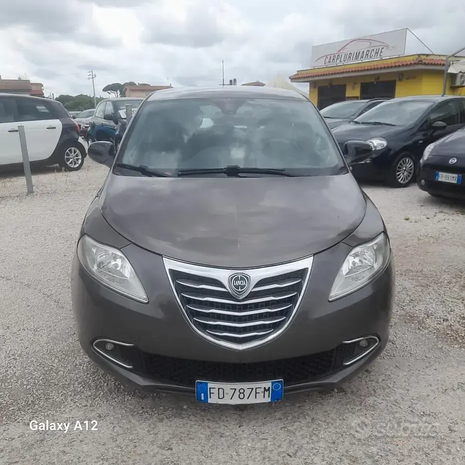 Usata Lancia Ypsilon 69 CV (50 kW) 2016 Grigio Utilitaria