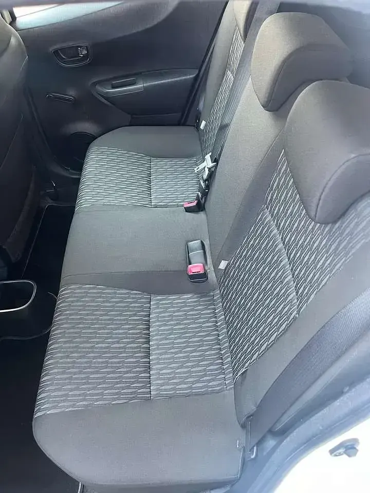 Usata Toyota Yaris Lounge 69 CV (50 kW) 2012 Bianco Utilitaria