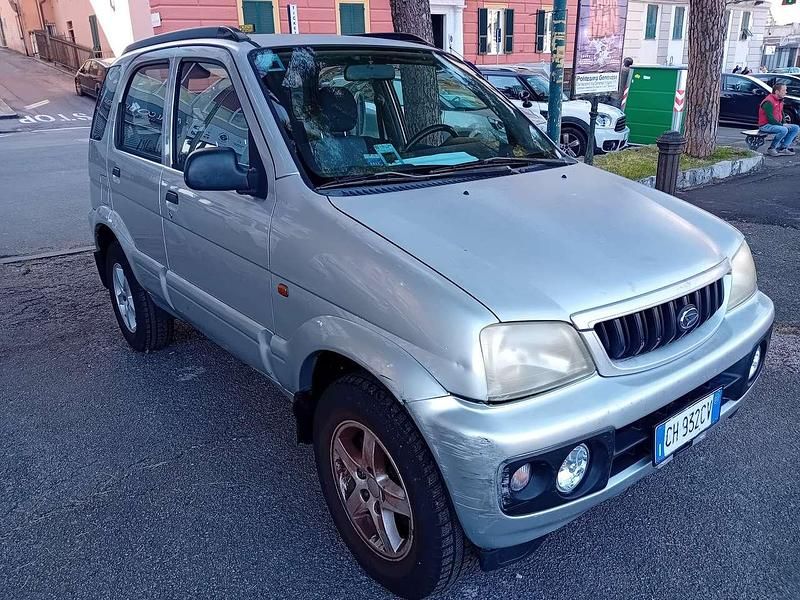 Usata Daihatsu Terios 86 CV (63 kW) 2003 Argento SUV