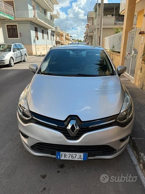 Grigio Usata 2018 Renault Clio IV Tre volumi | 7700 € (Buon prezzo) - Immagine 1/4