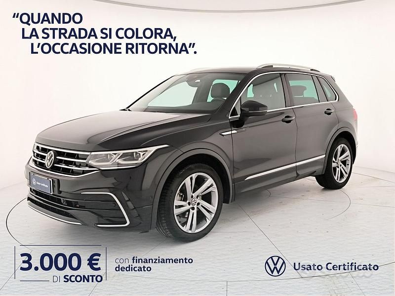 Usata VW Tiguan R-line 150 CV (110 kW) 2023 Deep black perlato SUV