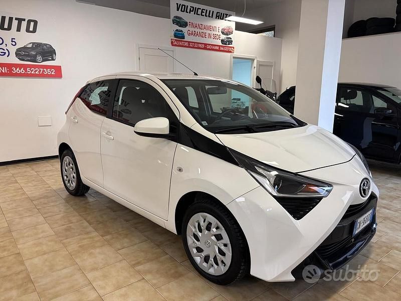 Usata Toyota Aygo 72 CV (52 kW) 2019 Bianco Utilitaria