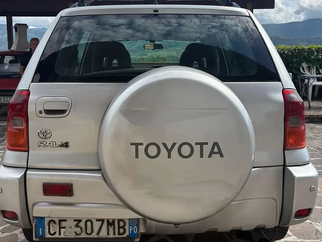 Usata Toyota RAV4 116 CV (85 kW) 2003 Grigio SUV