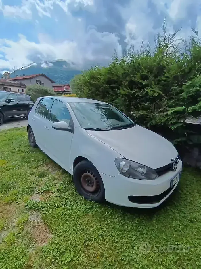 Usata VW Golf VI 105 CV (77 kW) 2011 Bianco Utilitaria