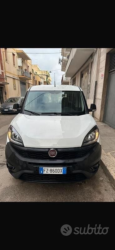 Usata Fiat Doblò Lounge 95 CV (69 kW) 2019 Bianco Monovolume