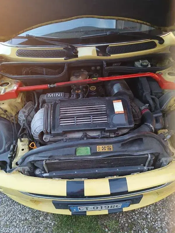 Usata Mini Cooper S 170 CV (125 kW) 2005 Giallo Utilitaria