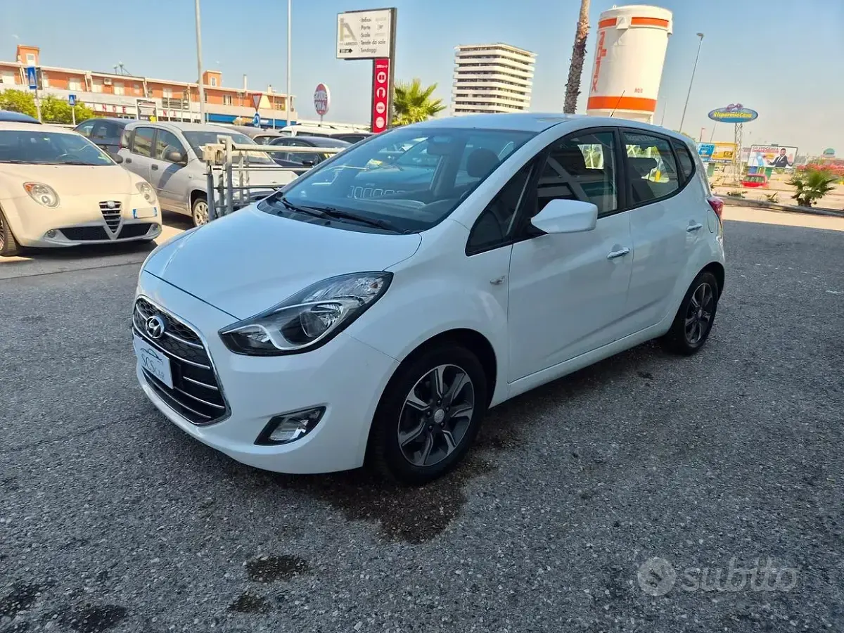 Usata Hyundai ix20 Comfort 90 CV (66 kW) 2015 Bianco Utilitaria