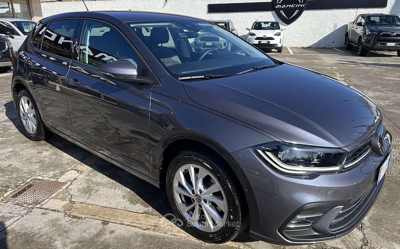 Usata VW Polo R-line 110 CV (80 kW) 2024 Grigio Utilitaria