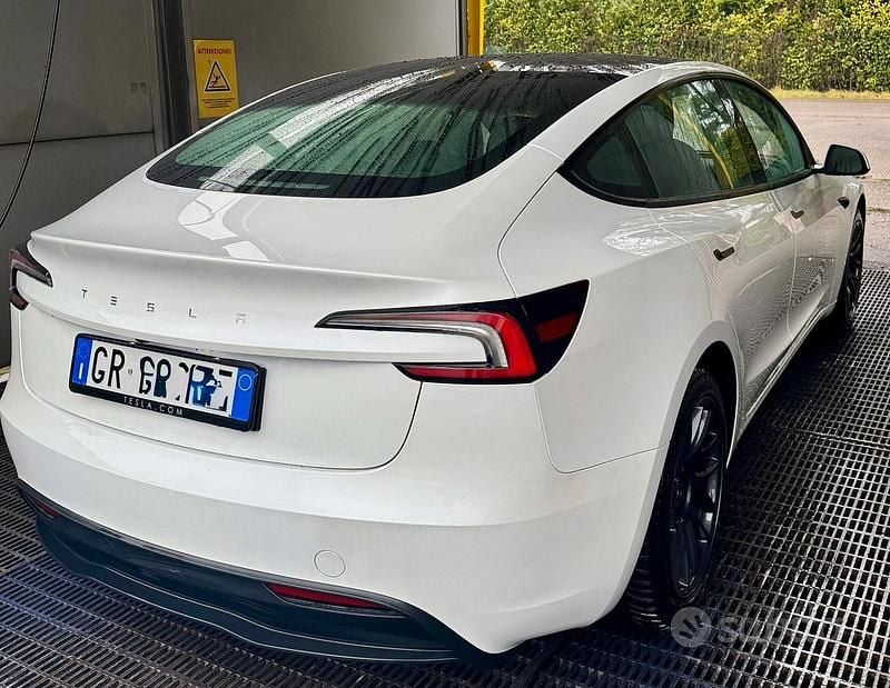 Usata Tesla Model 3 RWD 235 kW (320 CV) 2023 Bianco Berlina
