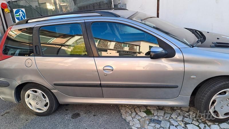 Grigio Usata 2004 Peugeot 206 Station wagon | 1890 € - Immagine 1/4