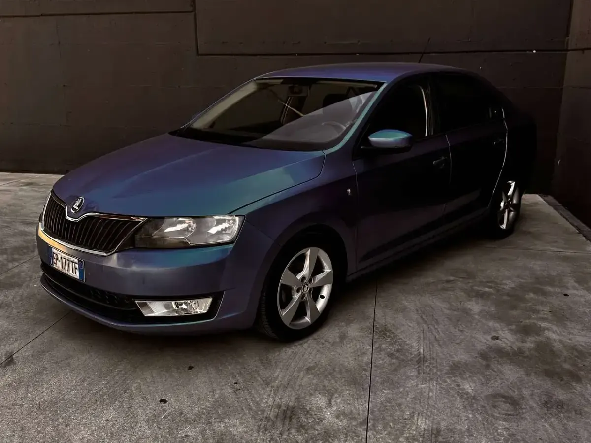 Usata Skoda Rapid Active 86 CV (63 kW) 2013 Blu/azzurro Utilitaria